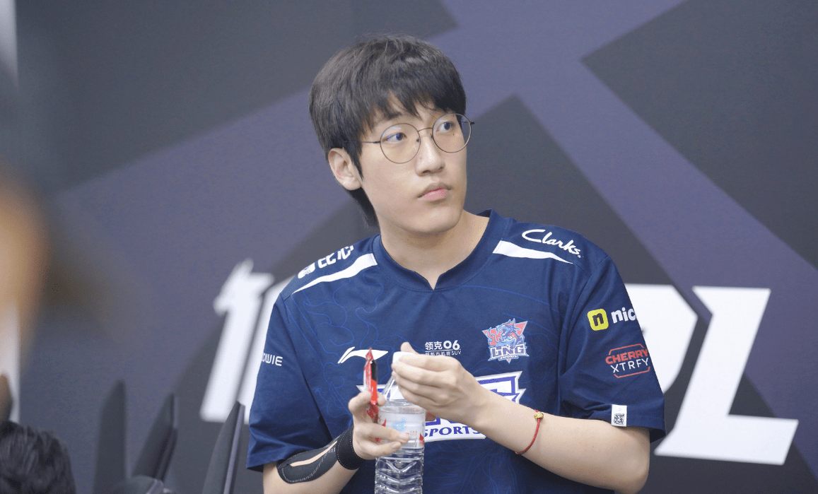 Scout迎来七赛季出色发挥，TL观众热烈欢呼！比赛高潮迭起(sellout中文翻译)-爱游戏官网入口